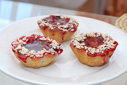 樱桃蛋糕脚轮覆盆子甜点折叠吃饭蛋糕装饰奶油食物糖果背景图片