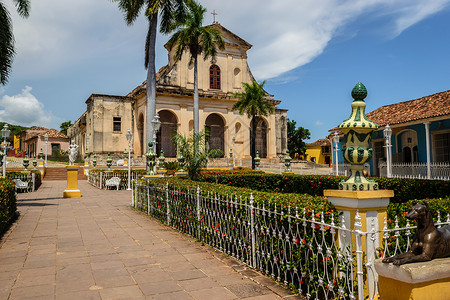 特立特立尼达和多巴哥街景路面建筑房子城市村庄殖民热带装饰品文化背景