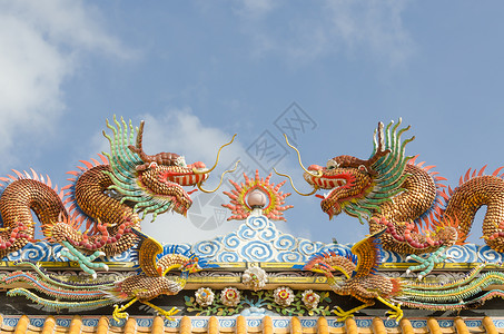 中国龙和蓝天天空新年寺庙动物横幅雕像艺术历史性宗教闪色背景图片