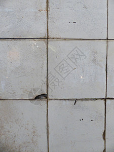 旧瓷砖结构蓬头垢面高清图片