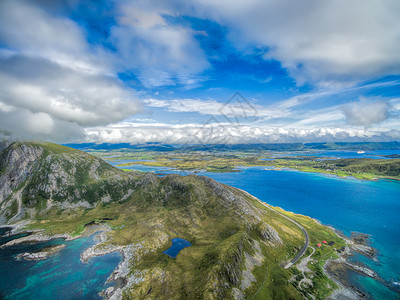 莱克内斯在 Lofoten 上的 Leknes背景