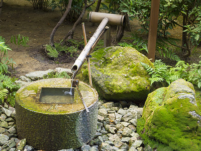 日本传统竹喷泉日本人高清图片