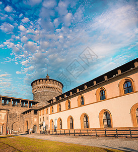 米兰Sforza城堡花园和墙壁高清图片
