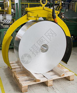 金属压模用于按键模化的铝卷材料金属制造业生产盘子工厂机器工业背景