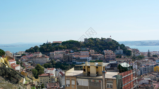 在首都葡萄牙首都里斯本上空的观景历史性城市日落建筑戏剧性建筑学法玛旅行爬坡城堡背景