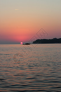 克拉斯诺达尔俄国日落的夕阳地平线石头地区黄色太阳红色背景