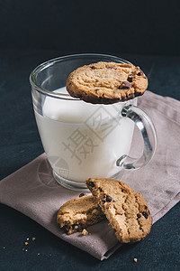 饼干和牛奶糖果坚果巧克力片饥饿面粉面包屑麸质照片小吃垃圾背景图片