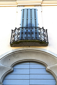 米兰世博门在米拉诺的旧窗户上 特写了砖头背景