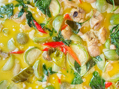 绿咖喱鸡食物绿色鸡肉烹饪茄子辣椒蔬菜香料高清图片