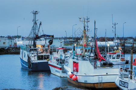 菲斯凯里哈瓦夫纳港湾港口钓鱼码头渔船高清图片