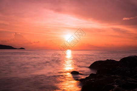 巴东克里夫日落旅游石头海洋海景夕阳勘探游客天空悬崖岩石背景图片