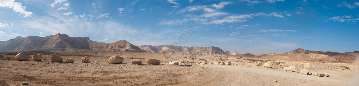 Negev 沙漠全景视图远足天空蓝色石头山脉旅行游客旅游背景图片