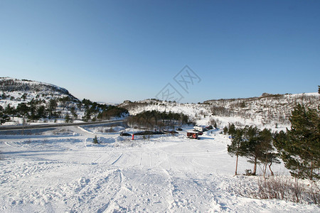 滑雪族雪橇活动越野小径滑雪轨道远足滑雪场灯光活动者高清图片