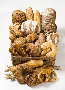 褐色面包面包种类繁多早餐馒头向日葵高视角亚麻芝麻种子篮子密封柳条背景