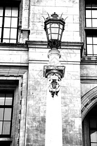 隆登灯笼和抽象光照墙中的欧洲人照明玻璃大理石活力城市邮政灯泡安全建筑学电气背景图片