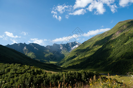 格鲁吉亚山地山区远足天空旅行假期旅游游客高清图片