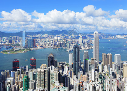 来自维多利亚峰的香港天际场景摩天大楼地标市中心金融港口天空蓝色旅游建筑背景