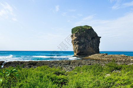 带岩石的海景背景图片