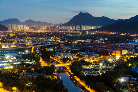 夜间的城市建筑公寓建筑学财产农村民众景观摩天大楼领土房子背景图片