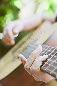 吉他玩家休闲男士男性家庭生活吉他手音乐乐器活动娱乐演艺背景图片
