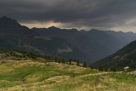 山雨天气假期山脉旅行旅游天空背景图片