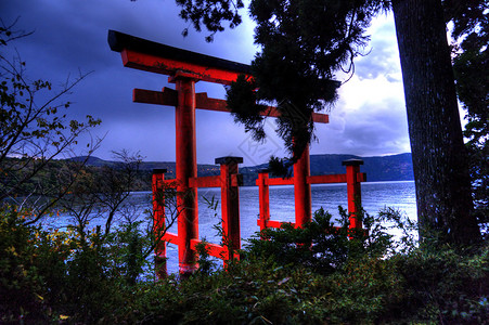 箱根神社深夜在水中牌坊天空箱根灵魂旅行吸引力神道假期文化旅游背景