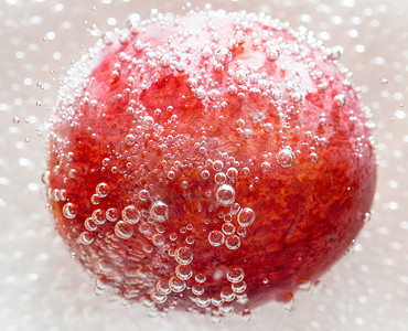 泡沫中的葡萄浆果圆形食物水果食欲气泡背景图片