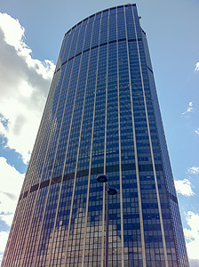 蒙砂玻璃旅游 巴黎现代摩天大楼背景
