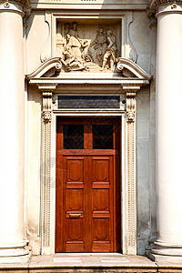 旧门在意大利古老的安西风中背景图片