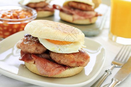全套英式早餐鸡蛋松饼香肠时间烤箱全套面包包子午餐食物早餐油炸小吃背景