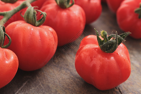 传统西红柿吃饭沙拉健康饮食午餐时间水果食品藤蔓红柿蔬菜背景图片
