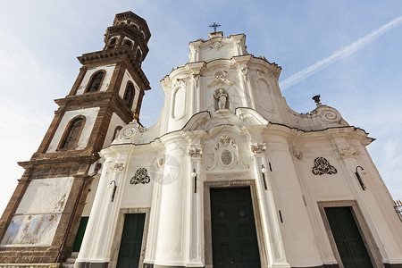 拉尼娜现象阿特拉尼教堂旅行天际建筑学建筑教会天空城市地标背景