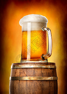 黄色的啤酒和水缸背景图片