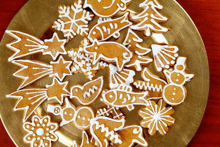 圣诞姜饼饼干手工食物美食盘子装饰背景图片