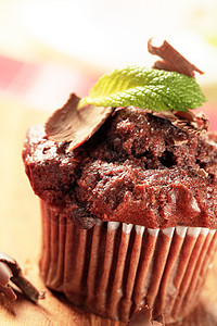 巧克力松饼脆片巧克力宏观蛋糕食物甜点棕色小吃早餐背景图片