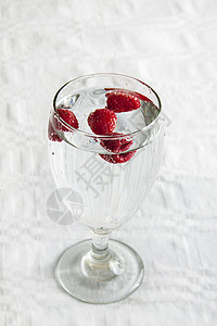 草莓水红色饮料运动水果浆果覆盆子液体冷却器飞溅玻璃背景图片