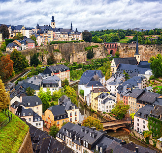 卢森堡市 从格伦德到上城高清图片