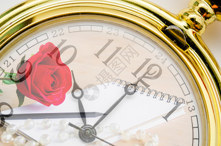玫瑰指针素材配红玫瑰的旧式袖手表背景