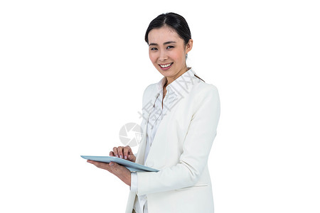 利用平板牌微笑的女商务人士触摸屏公司电脑药片人士白色套装女性商务平板背景图片