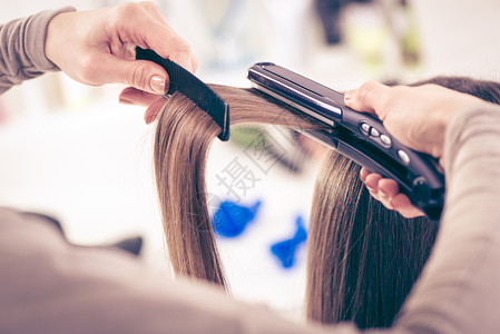 头发直发女士棕色直发器工作职业烫发器长发水平梳理工具背景图片