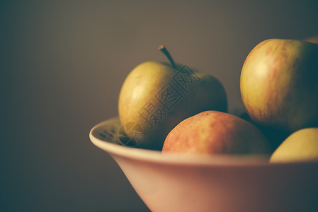 碗里的苹果 回溯式食物健康大部分石质黄色水果乡愁阴影背景图片