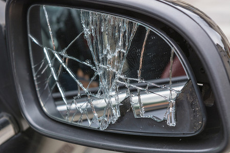 合同法破碎的汽车侧面镜子伤害愤怒损害玻璃车辆摩托车维修安全住房后视镜背景