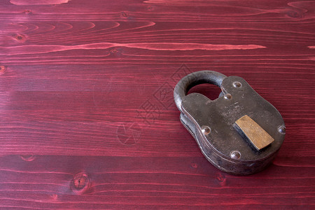 旧时装锁钥匙金属锁孔古董安全挂锁高清图片