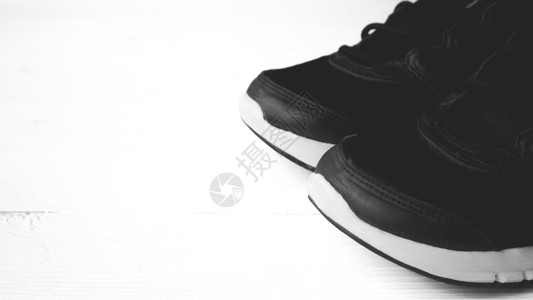 黑色和白色的比额风格衣服鞋带训练活动运动员健身房跑步鞋类运动背景图片