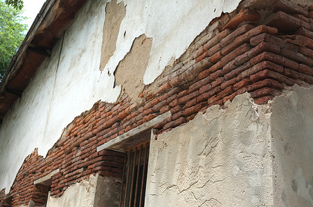 废旧建筑上的混凝土和砖墙被摧毁背景图片