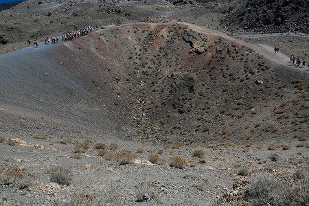 地震救灾员圣克里尼火山小路岩石石头灾难挖掘旅游火山口远足沙漠旅行背景