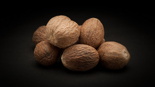 育发液有机Nutmeg种子皮背景