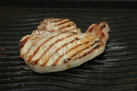 牛排在烤架上食物牛肉脂肪烹饪烧烤猪肉牛扒宏观背景图片