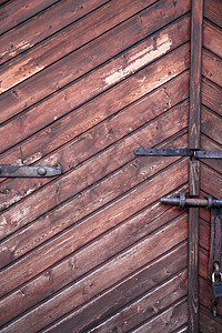 旧木灵门农场结构木板贮存入口棕色栅栏谷仓店铺木材背景图片