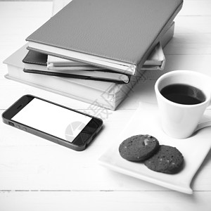 咖啡杯加饼干 手机和书卷黑白可乐办公室电话网络钥匙眼镜工作桌子杯子笔记本咖啡背景图片